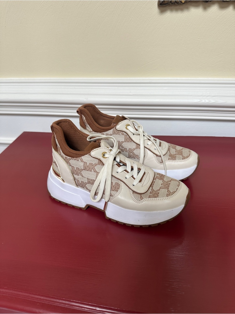 Michael Kors Sneakers in Cream and Brown